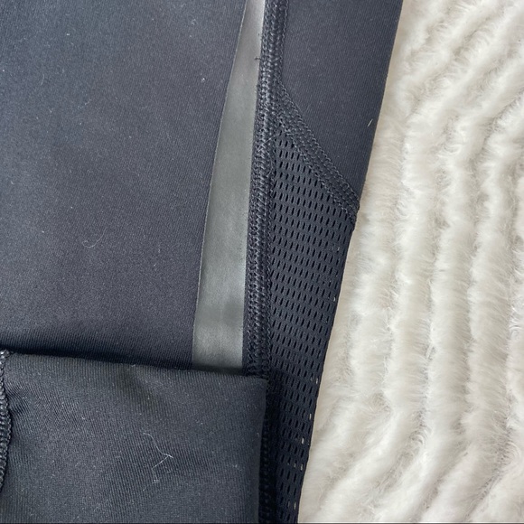 Nike Dri Fit Crop Back Mesh leather trim Leggings - Picture 4 of 12